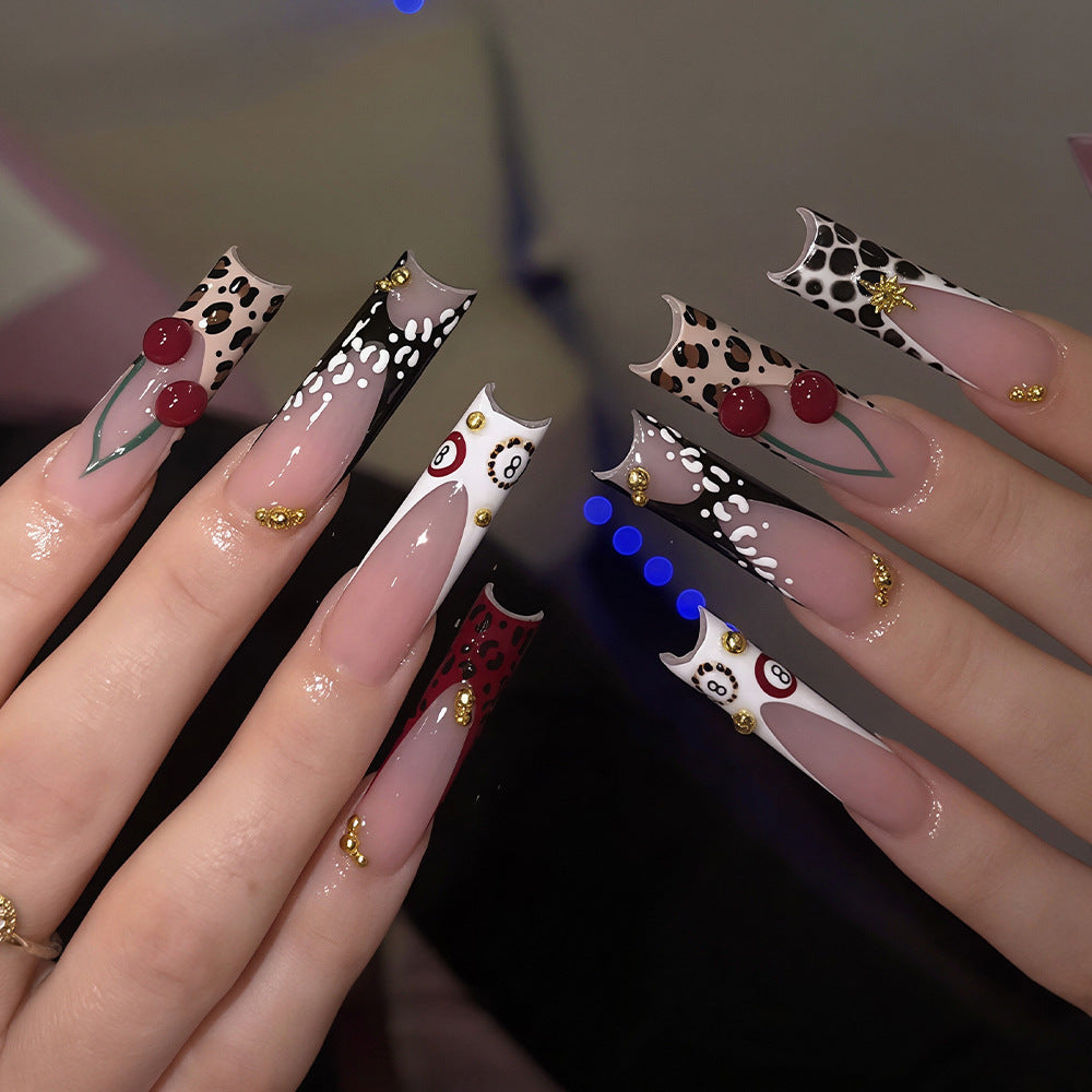 Dekorative Nagelkunst Karnz
