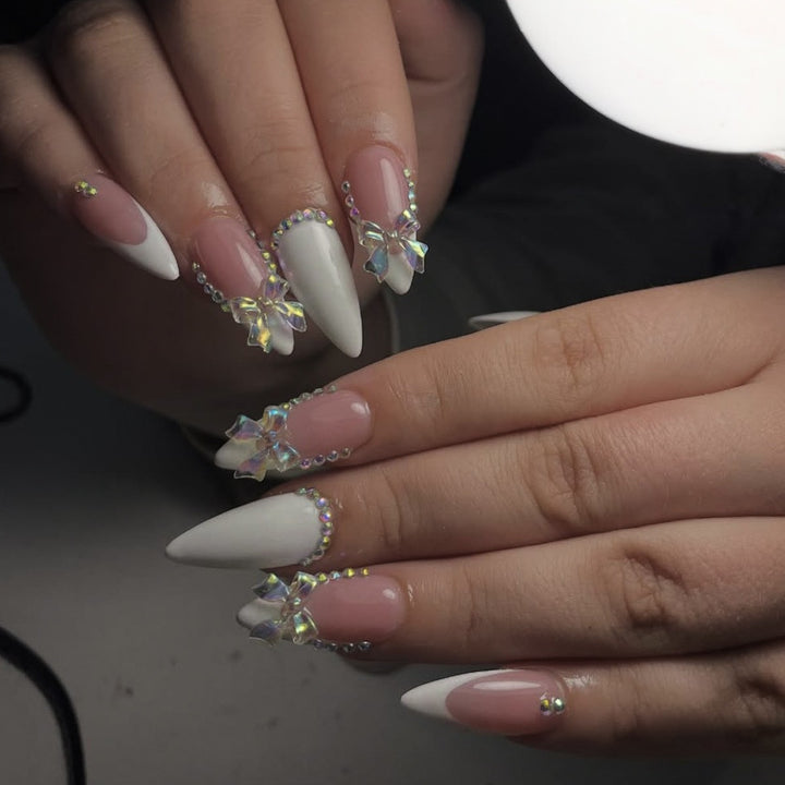 Elegantes Stiletto-Nagelkunst-Set mit Strass Karnz
