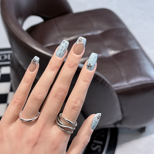 Stylische Nagelkunst Karnz
