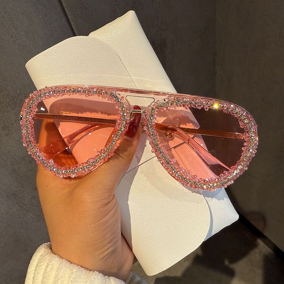 Damen extravagante Herz-Sonnenbrille mit funkelndem Strassrahmen Karnz