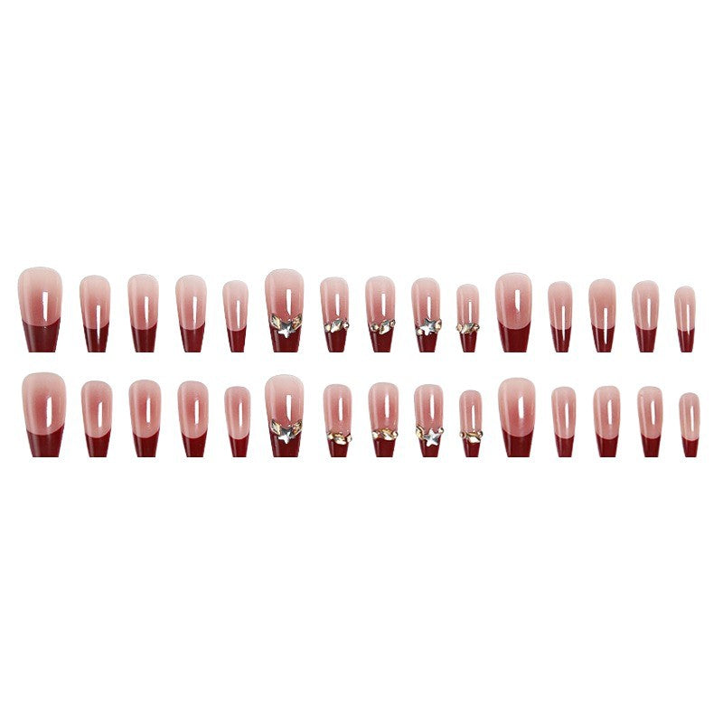 Kreatives Kunstnagelset mit Glitzer- und eleganten Muster Akzenten Karnz
