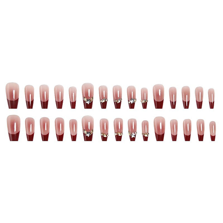 Kreatives Kunstnagelset mit Glitzer- und eleganten Muster Akzenten Karnz
