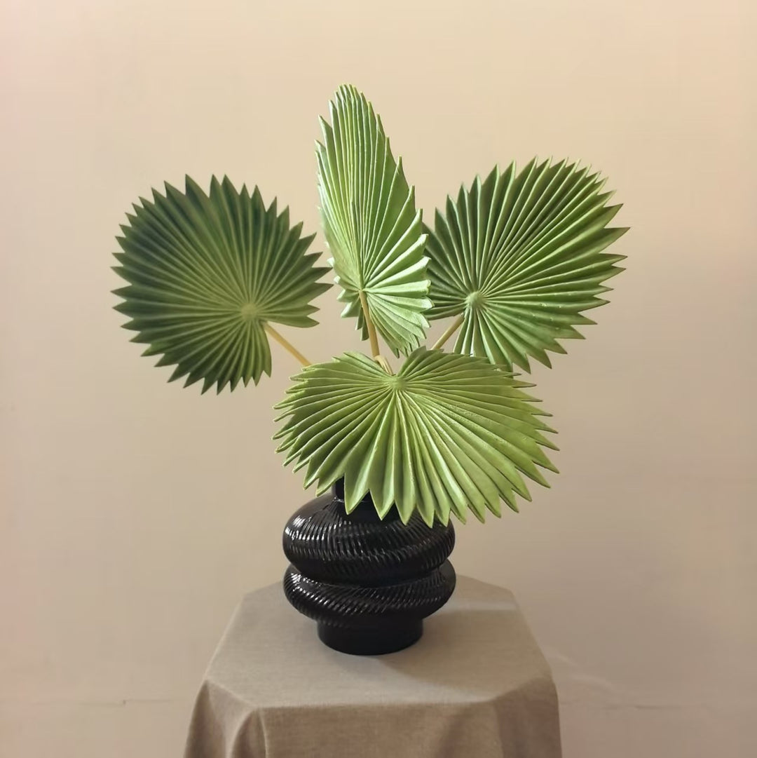 Dekorativer Palmblattstengel