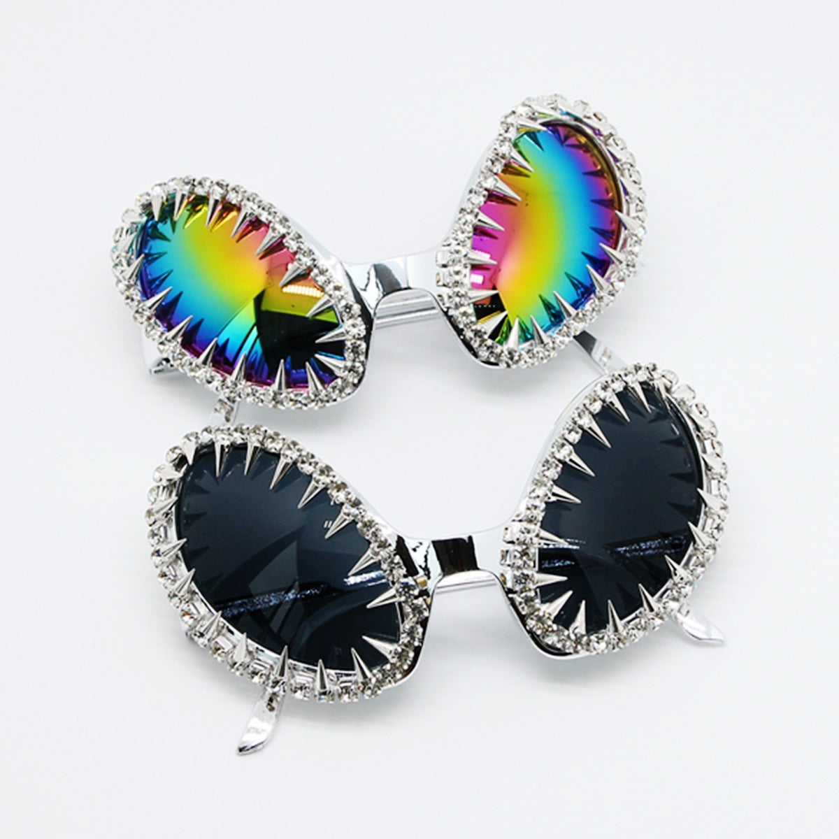 Damen auffällige Sonnenbrille mit luxuriösem Kristallbesatz und spitzen Designelementen Karnz