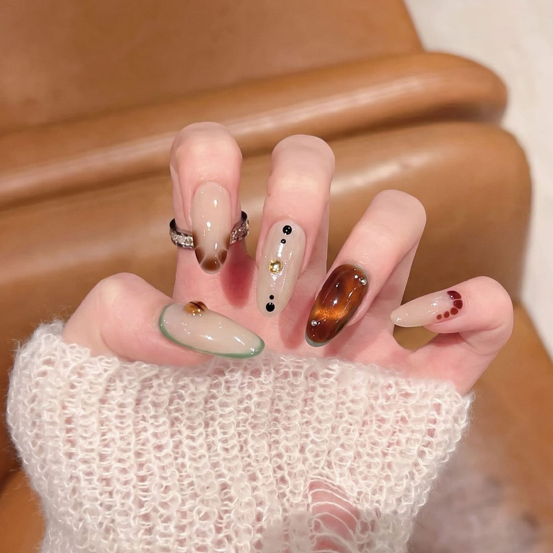 Handgemachtes Press-On Nail Art Set Karnz