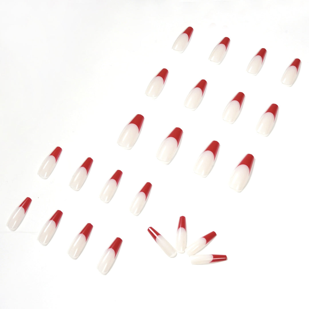 Kunstvolle Stiletto-Nägel mit elegante Farbverlauf Karnz