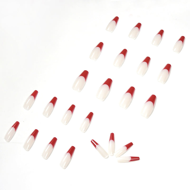 Kunstvolle Stiletto-Nägel mit elegante Farbverlauf Karnz