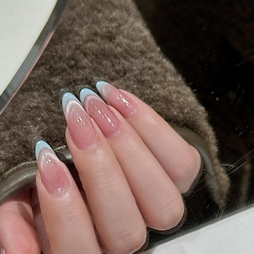 Kunstnägel mit Elegantem Spitzen-Design Karnz