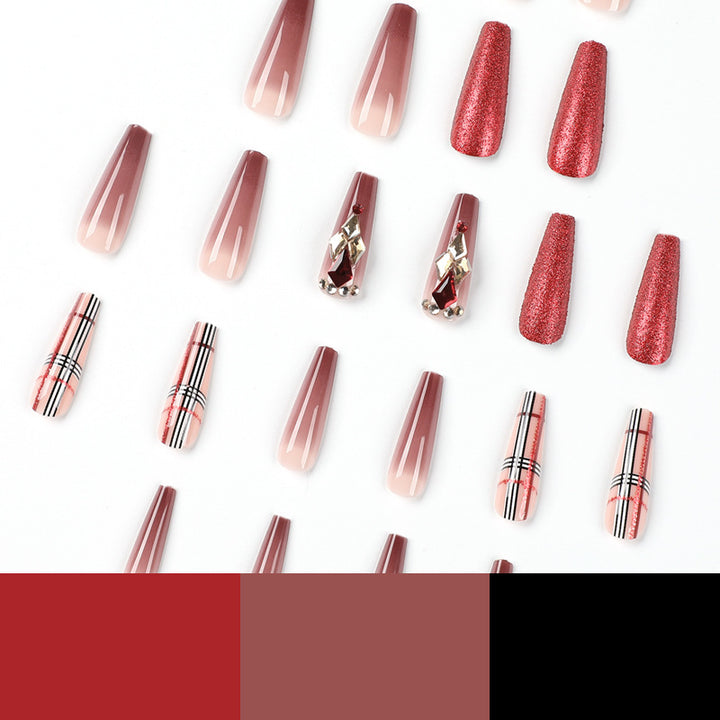 Glamouröse Stiletto-Nägel mit extravagantem Design und Glitzerakzenten Karnz