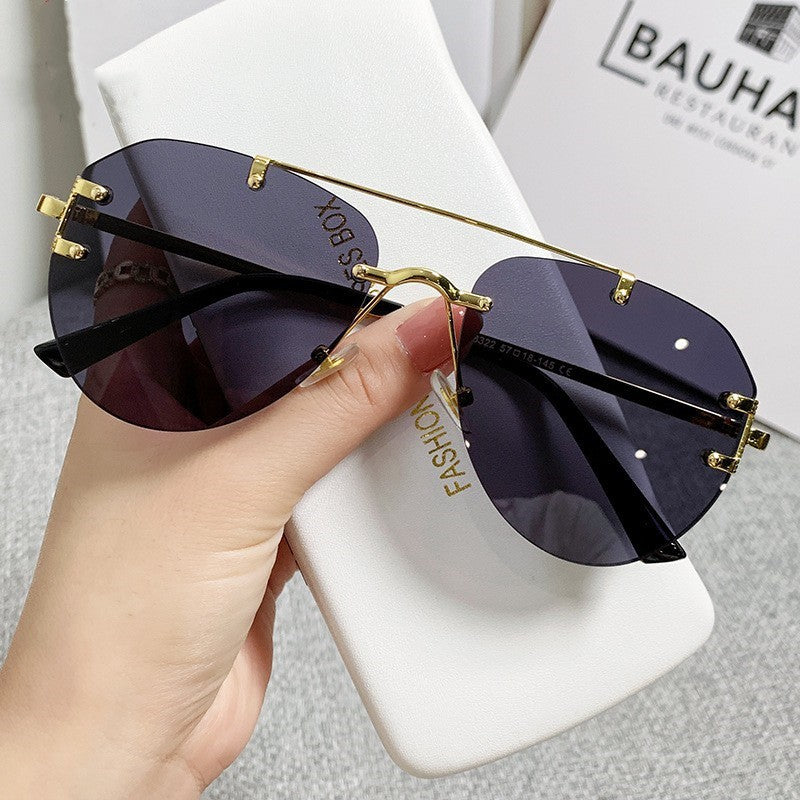 Damen moderne Piloten-Sonnenbrille mit gradienten Gläsern und dünnem Metallrahmen Karnz