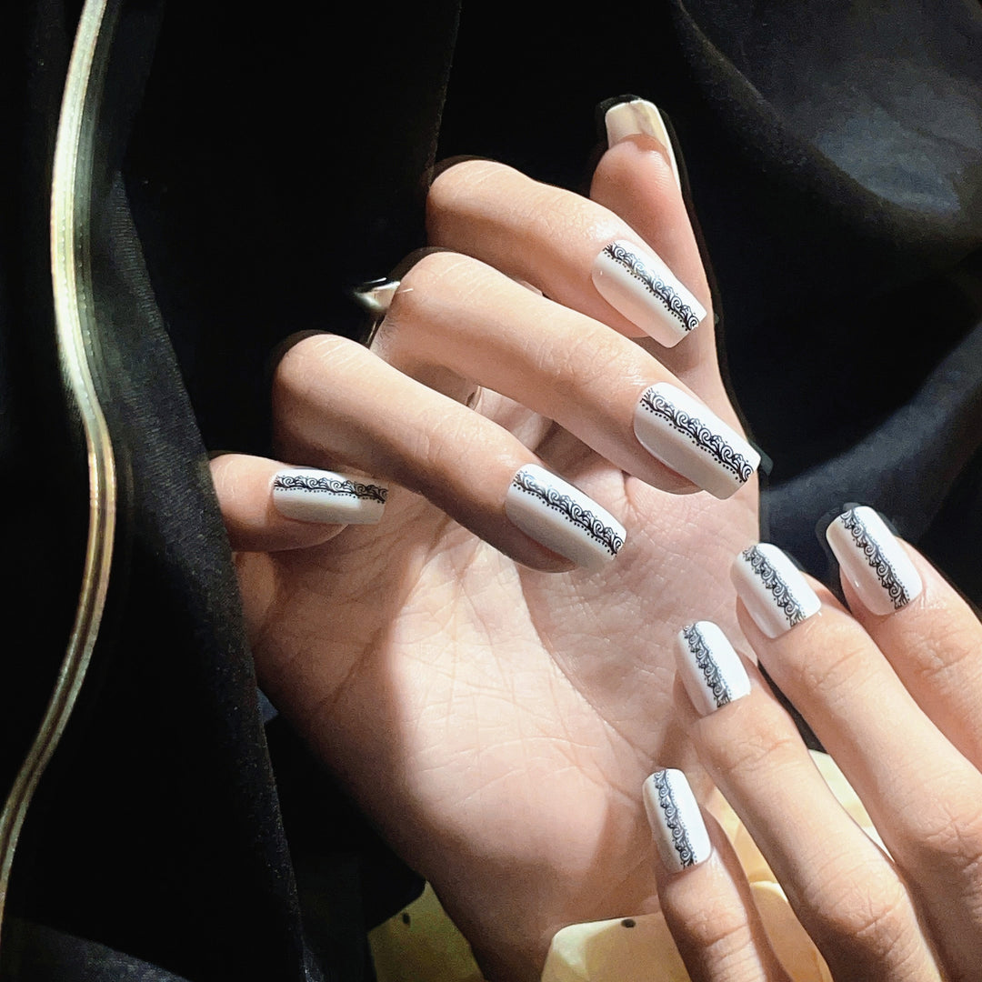 Künstlerische Premium Press-On Nagelspitzen mit elegantem Design