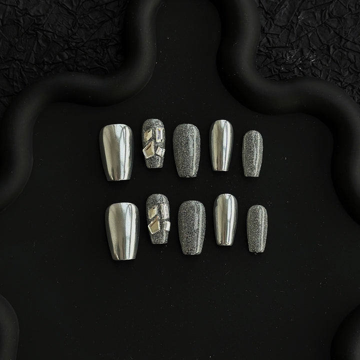 Glamourös Metallic Press-On Nail Art Set