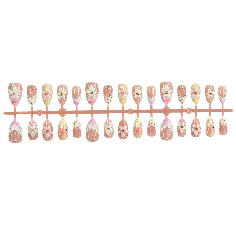 Kunstnagelset mit eleganten floralem Design und Glitzerakzenten Karnz