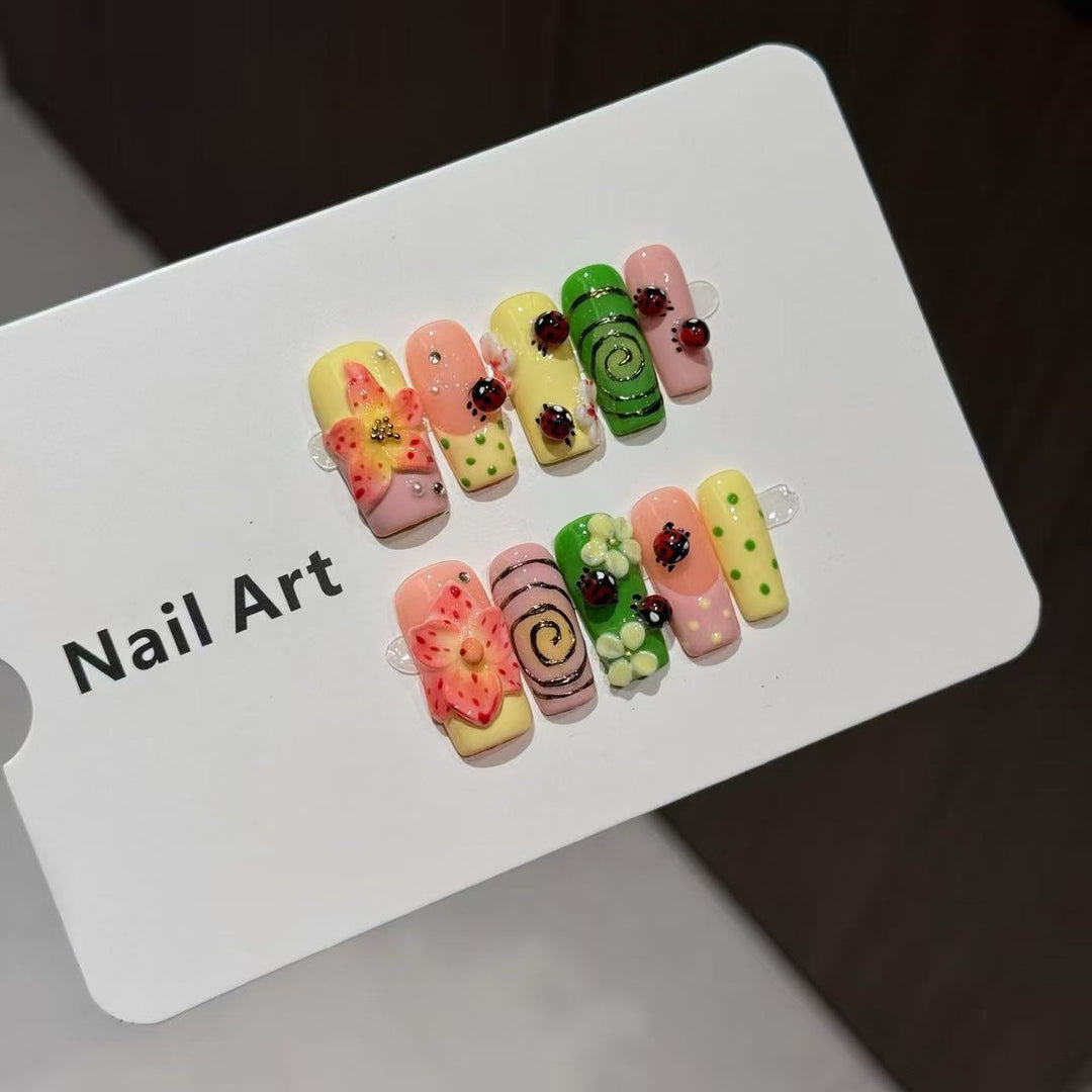 Künstlerisches florales Thema Press-On Nagelset