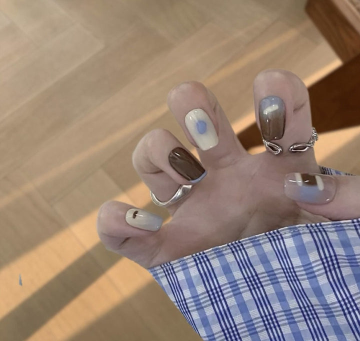 Dekorative Glitzer French Tip Nagelverzierungen Karnz
