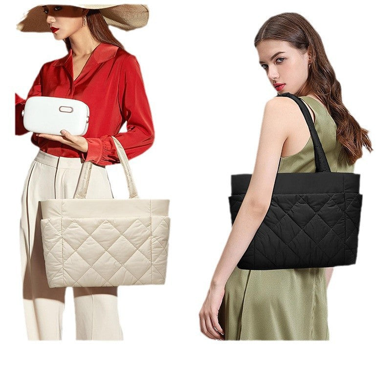 Elegante und Gepolsterte Tragetasche Karnz