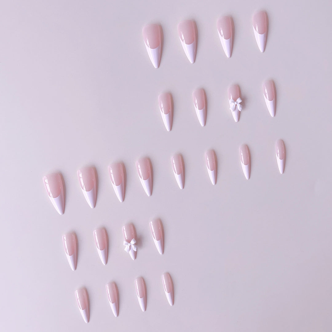 Kunstnagelset mit eleganten Spitzen und 3D-Verzierungen Karnz