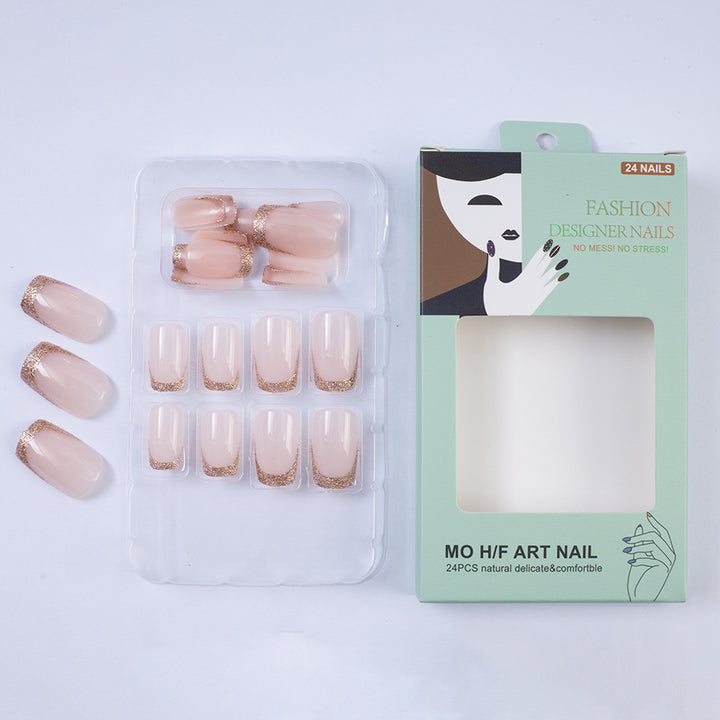 Glamouröse Kunstnägel mit Glitzer-French-Spitze Karnz