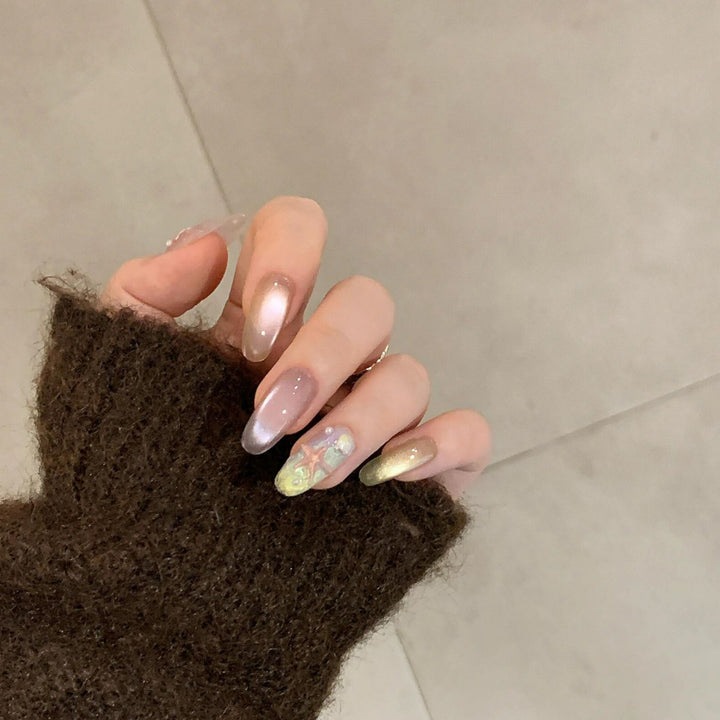 Kunstnagelset mit Schimmernden Akzenten Karnz