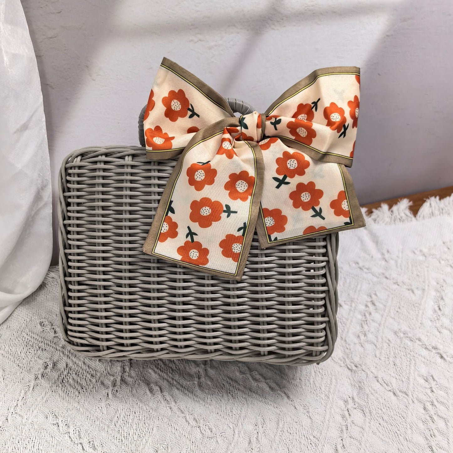 Damen eleganter Handtasche aus geflochtenem Material Karnz