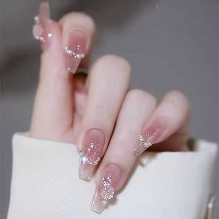 Kunstnägel mit Elegantem Farbverlauf und Glitzerakzenten Karnz