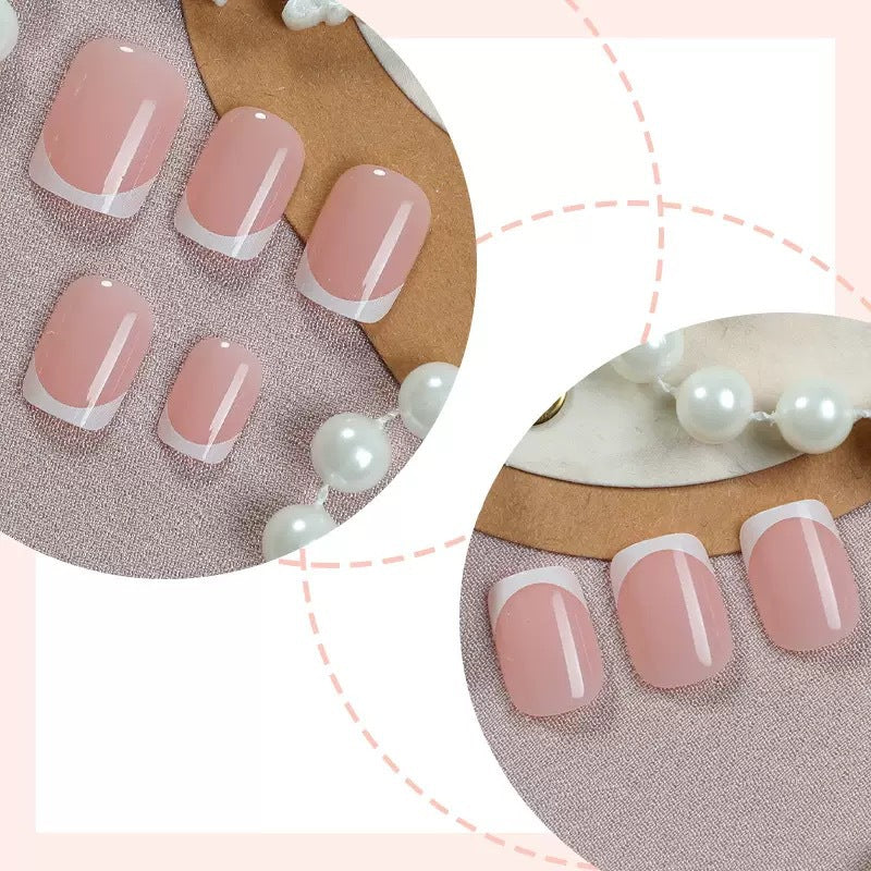 Kunstnagelset mit elegantem Franse-Design Karnz