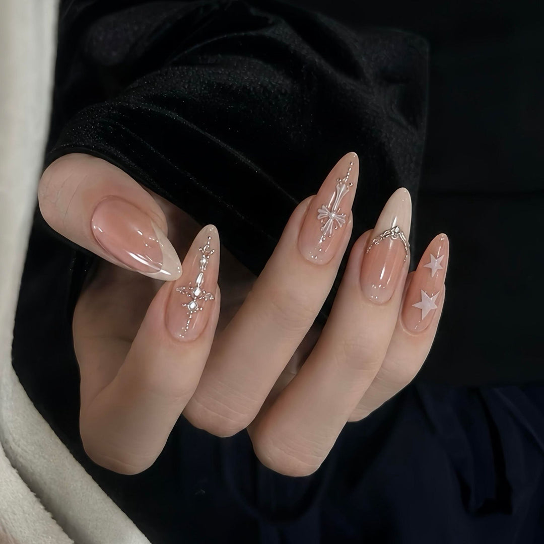 Künstliche Kunstnägel mit Glamourösen Strass- und Sternenapplikationen Karnz