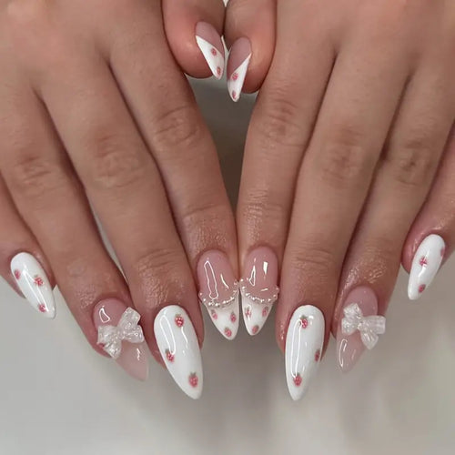 Dekorative Nagelkunstverlängerungen Karnz