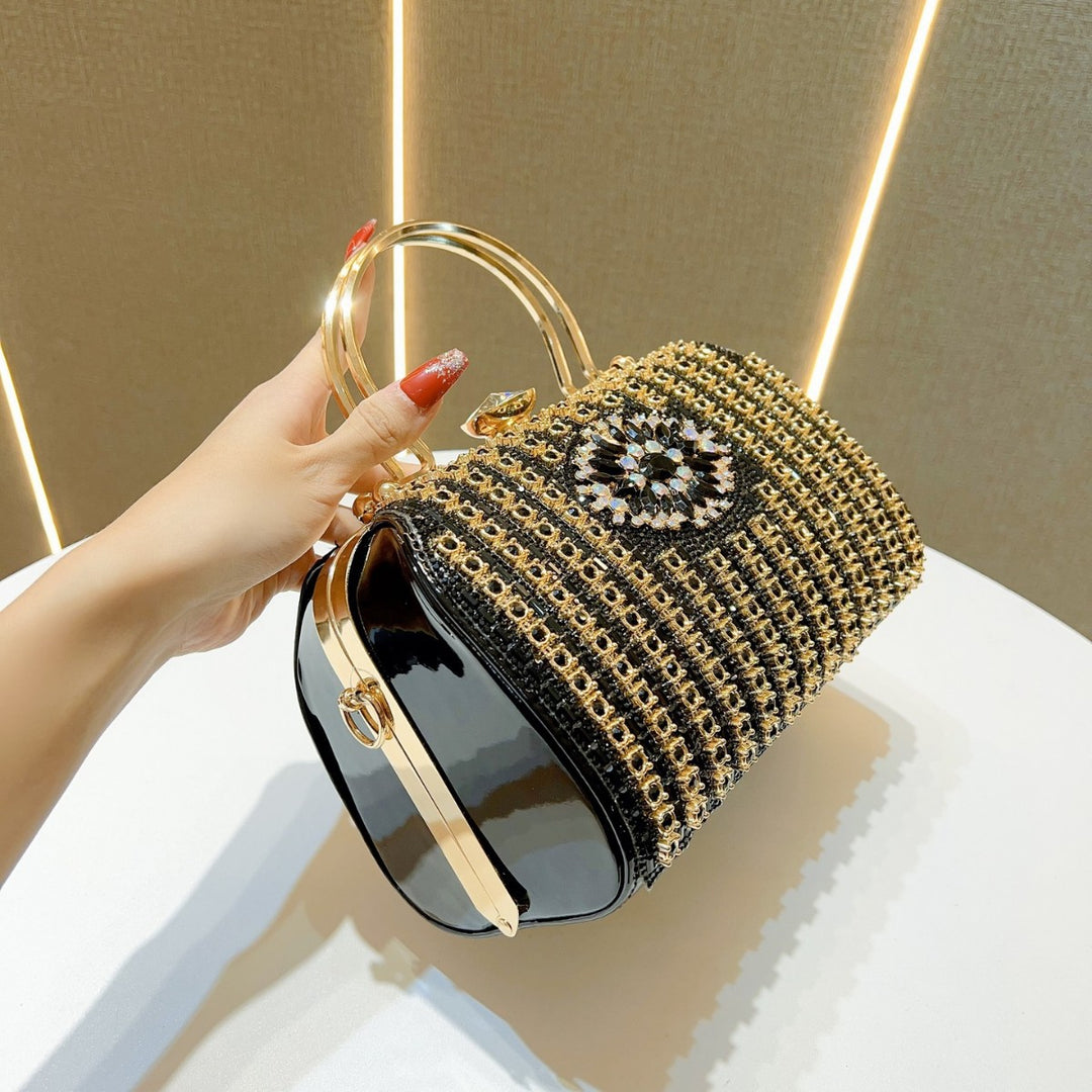 Vintage-inspirierte, mit Kristallen verzierte Handtasche