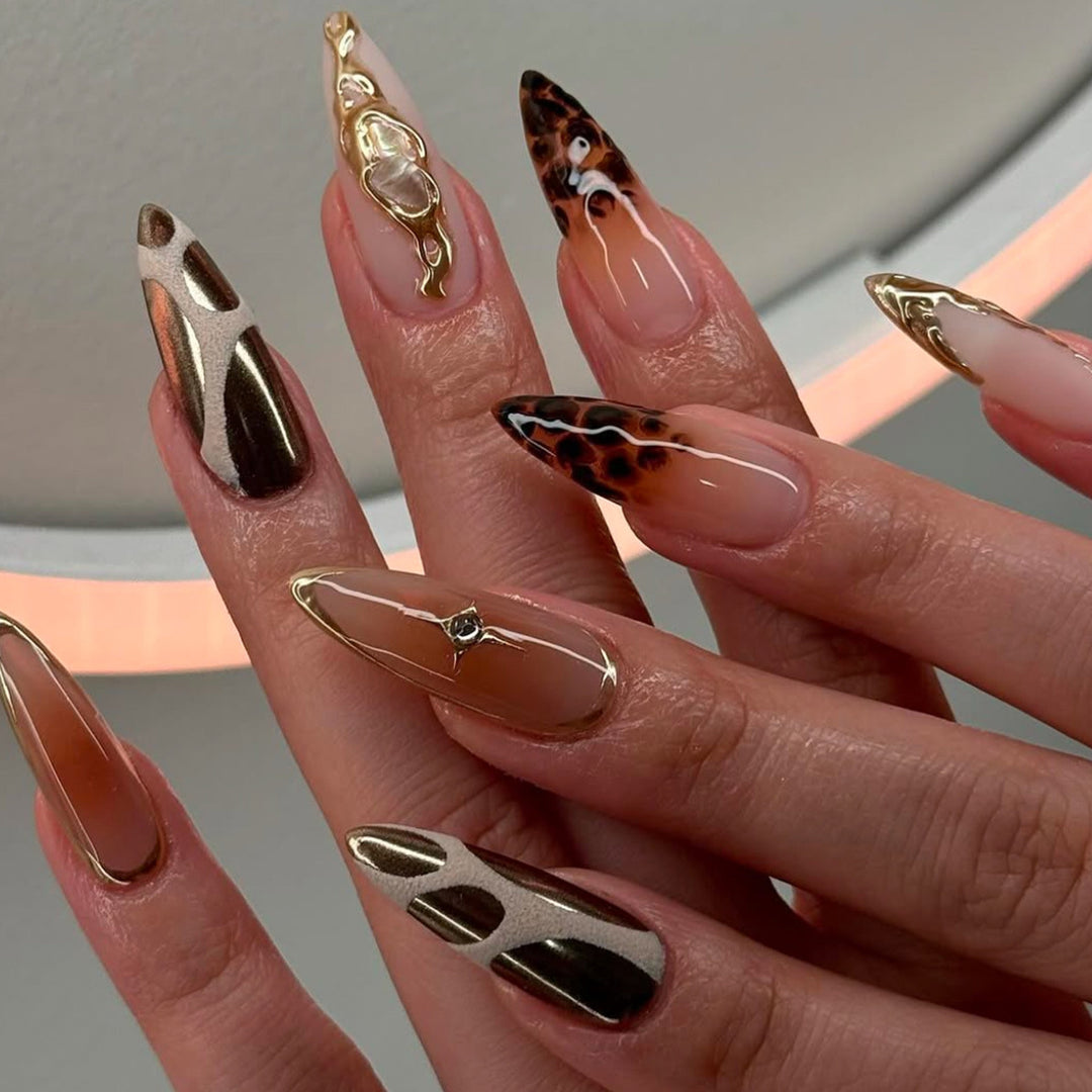 Premium Stiletto-Nagelverlängerungen mit künstlerischem Design Karnz