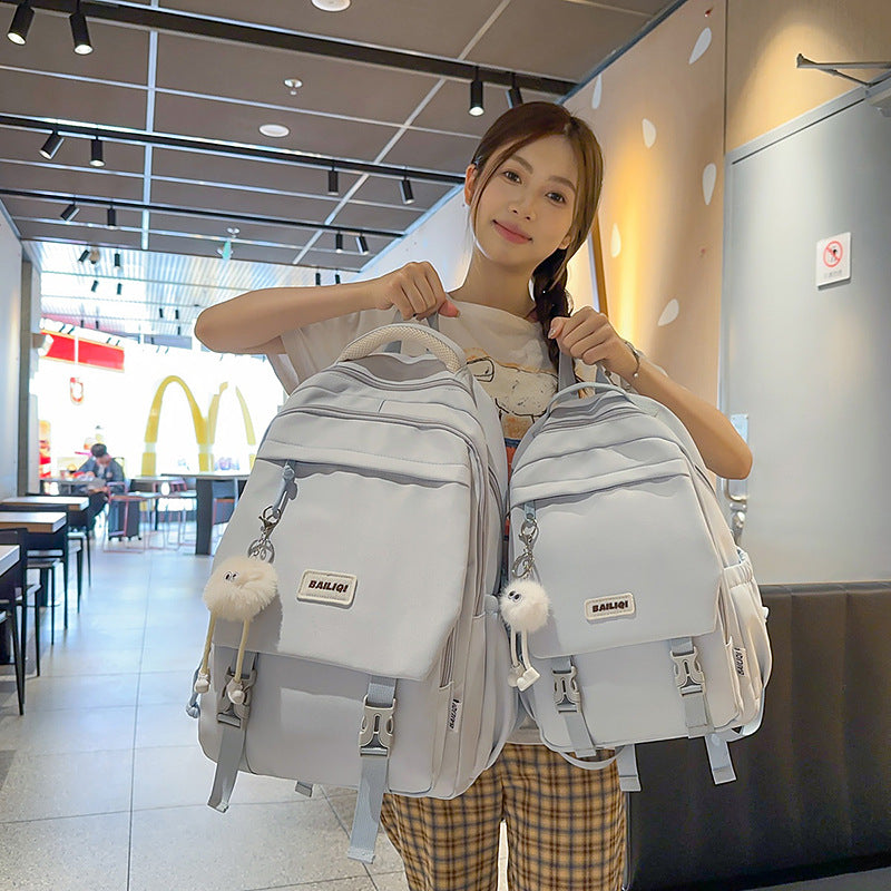 Stylische Multi-Funktions-Rucksack mit dekorativen Merkmalen Karnz
