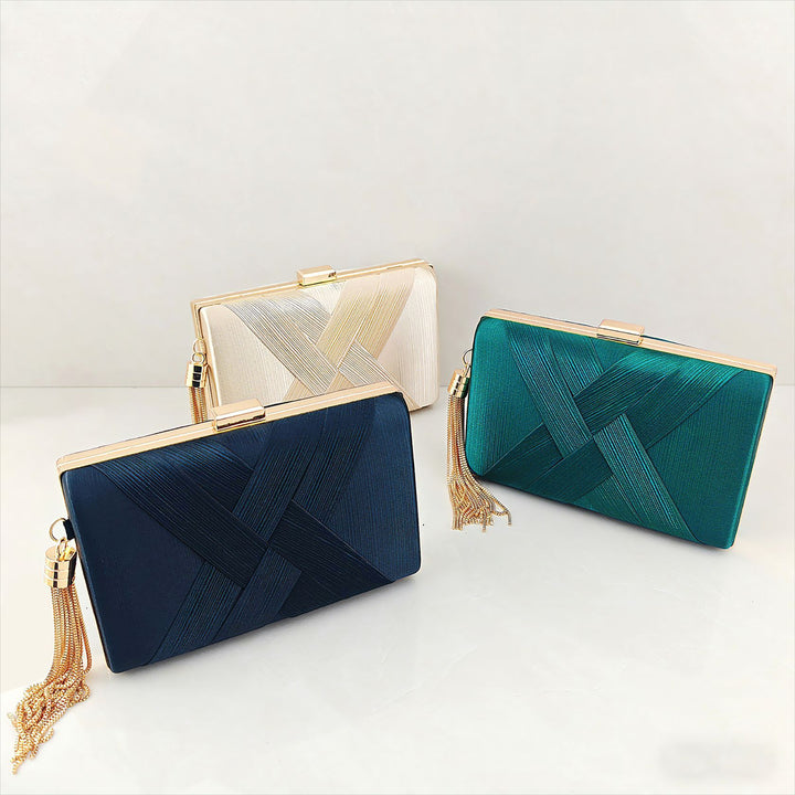 Satin-Eingewickelte Abend-Clutch