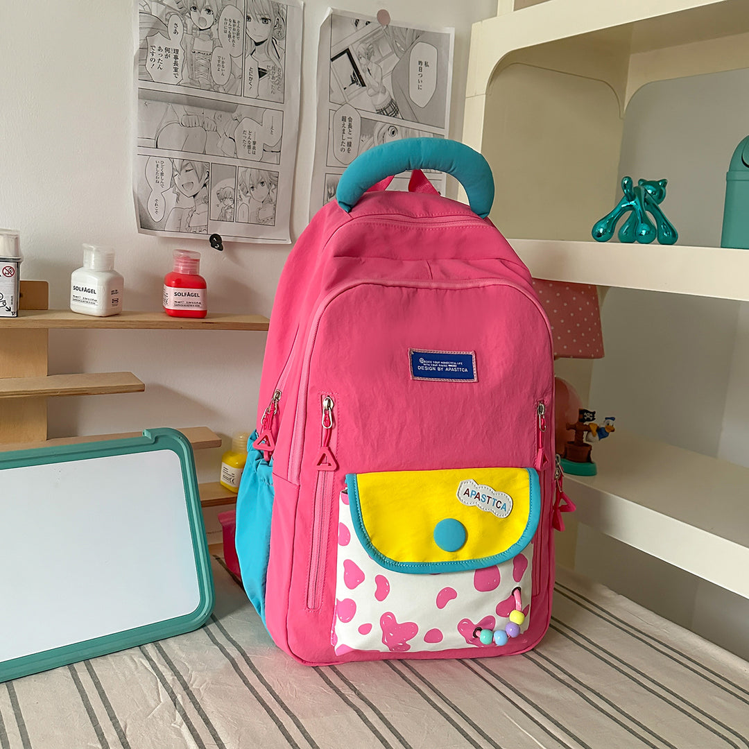 Stilvoller Multi-Taschen-Rucksack mit lustigen Akzenten Karnz