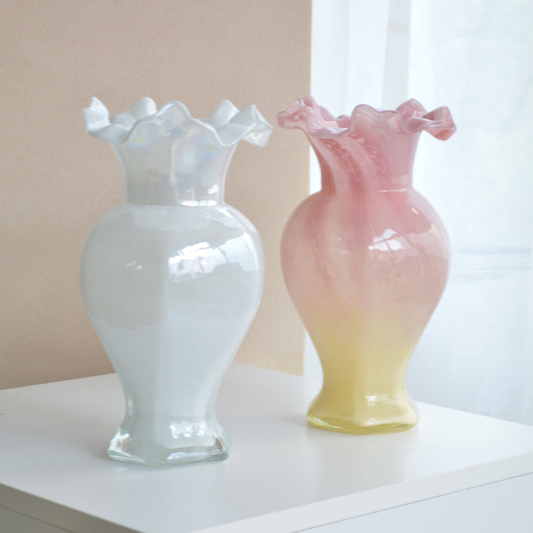 Handgeblasene Rüschenglasvase mit Ombre-Pink-Ivory-Finish Karnz