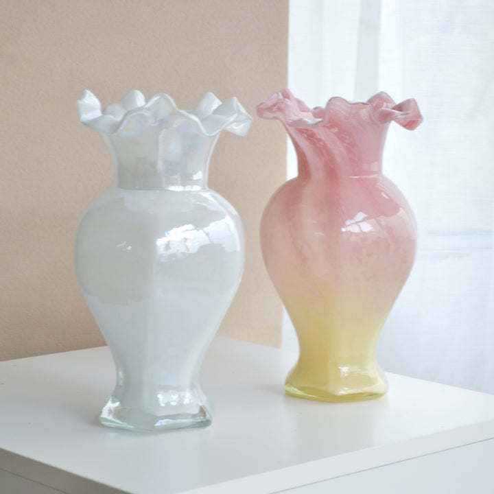 Handgeblasene Rüschenglasvase mit Ombre-Pink-Ivory-Finish Karnz