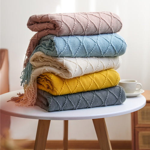 Gemütliche strukturierte gestrickte Wurfdecke