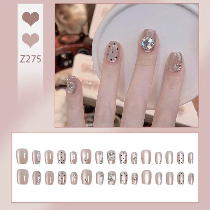Kunstnagelset mit eleganten 3D-Dekoren Karnz