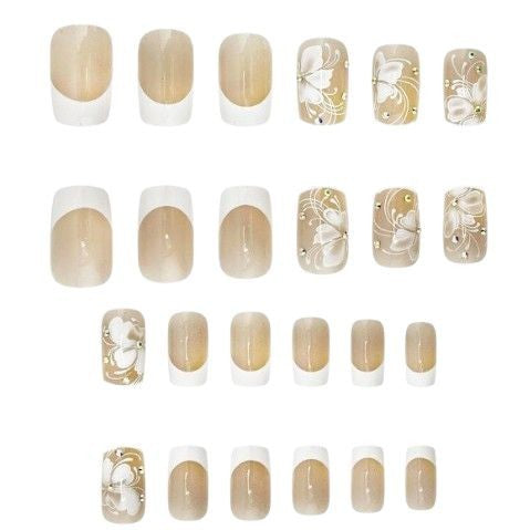 Elegante Blumendesign Nagelkunstveredelungen Karnz
