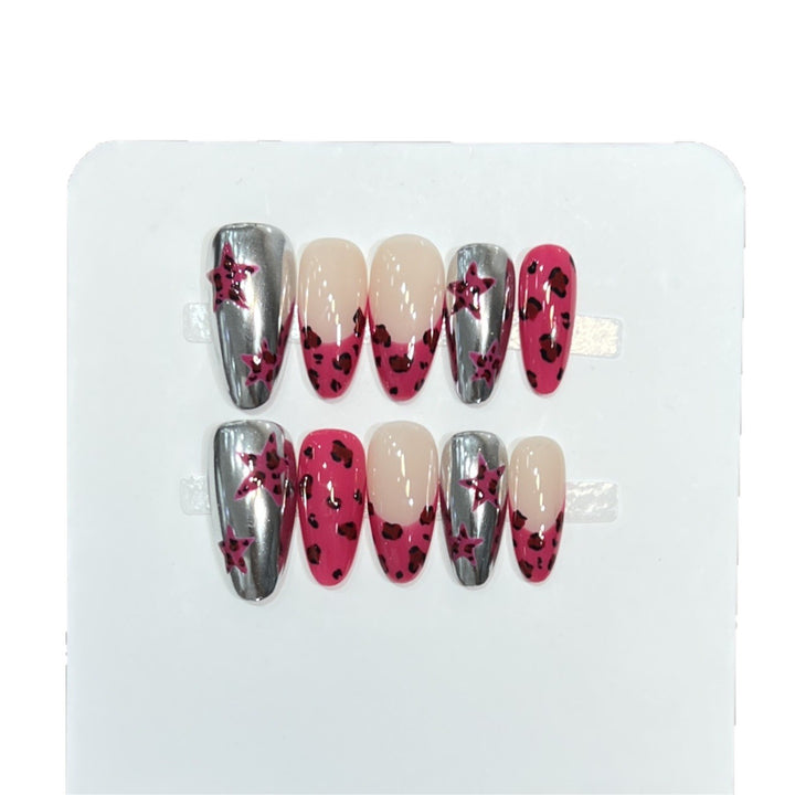 Stylisches Stiletto Press-On Nagelset mit künstlerischen Druckdesigns Karnz