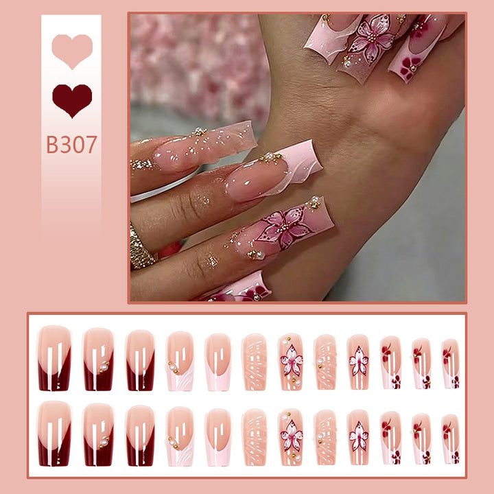 DIY Kunstnägel mit floralen und glamourösen Designs Karnz