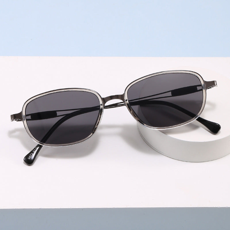 Modische Sonnenbrille mit Quadratischem Rahmen und Schmalem Metallgestell Karnz
