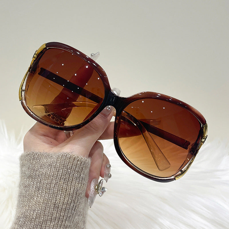 Damen Oversized Designersonnenbrille mit luxuriösen Akzenten Karnz
