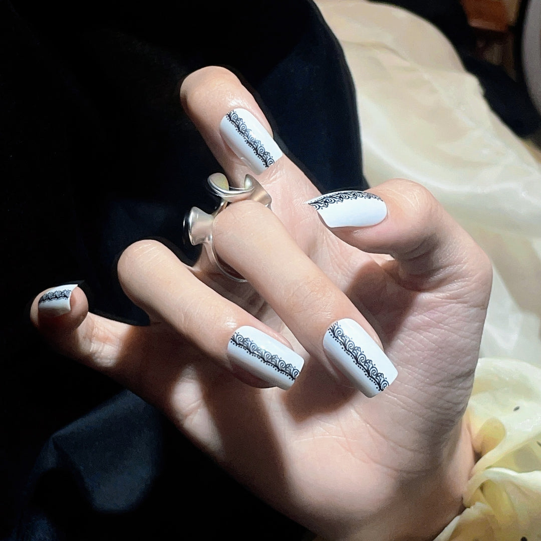 Künstlerische Premium Press-On Nagelspitzen mit elegantem Design