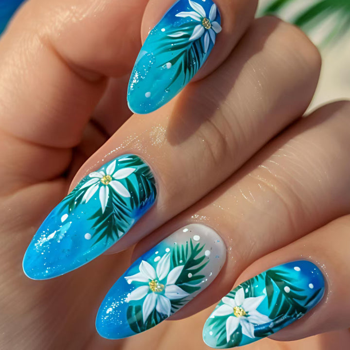 Kreative Kunstnägel mit Blühenden Blumen- und Blattdesign Karnz