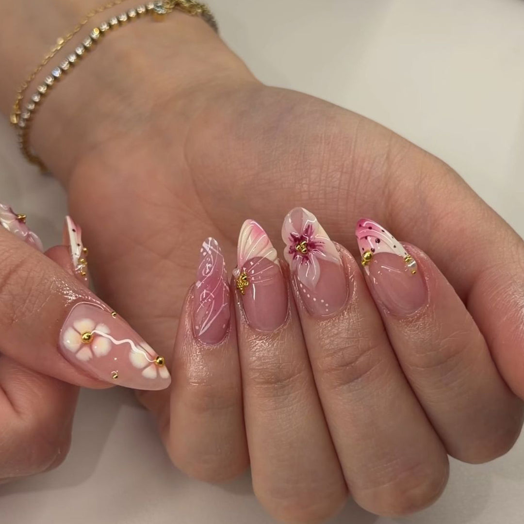 Florale und Metallische Nagelkunst Verbesserungen Karnz