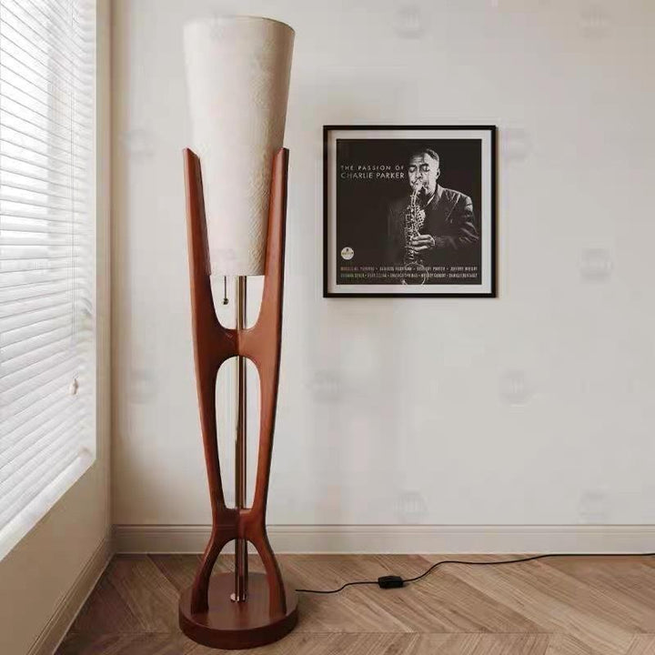 Skulpturale Holz Stehlampe