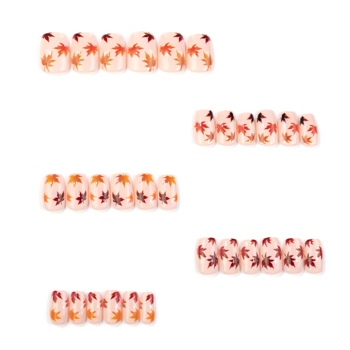 Manueller Press-On Nagelkunstset mit Herbstblattdesigns