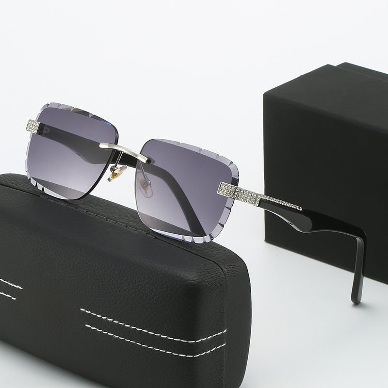 Damen Modische Sichtbrille mit luxuriösen Akzenten Karnz