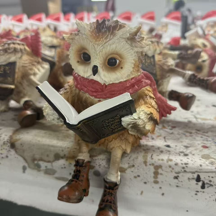 Dekorative Eule mit Buch und Schal Karnz