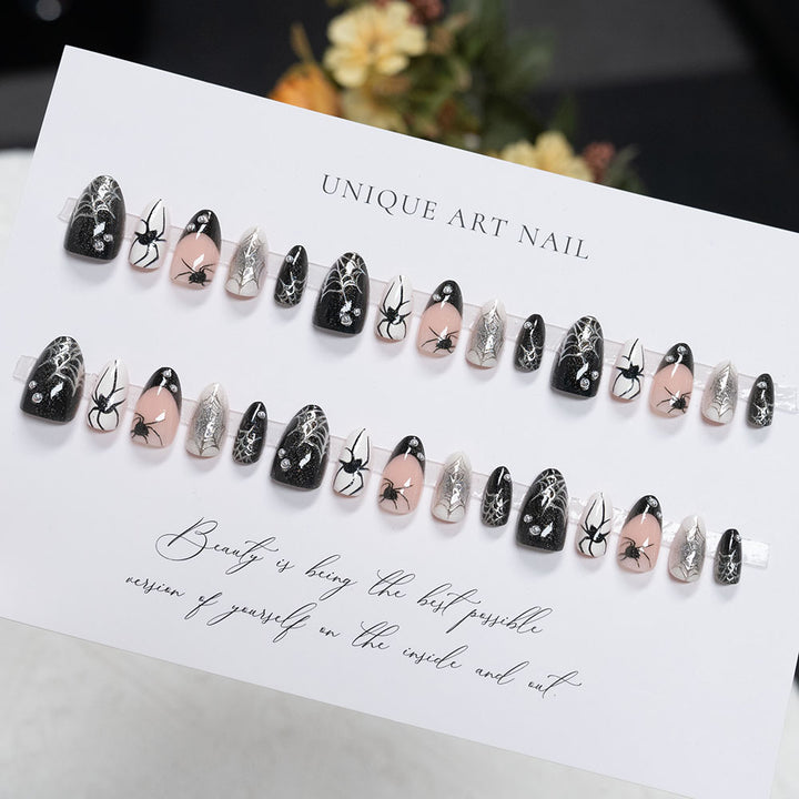 Künstlerische Press-On Nagelset mit Spinnen- und Netzdesign